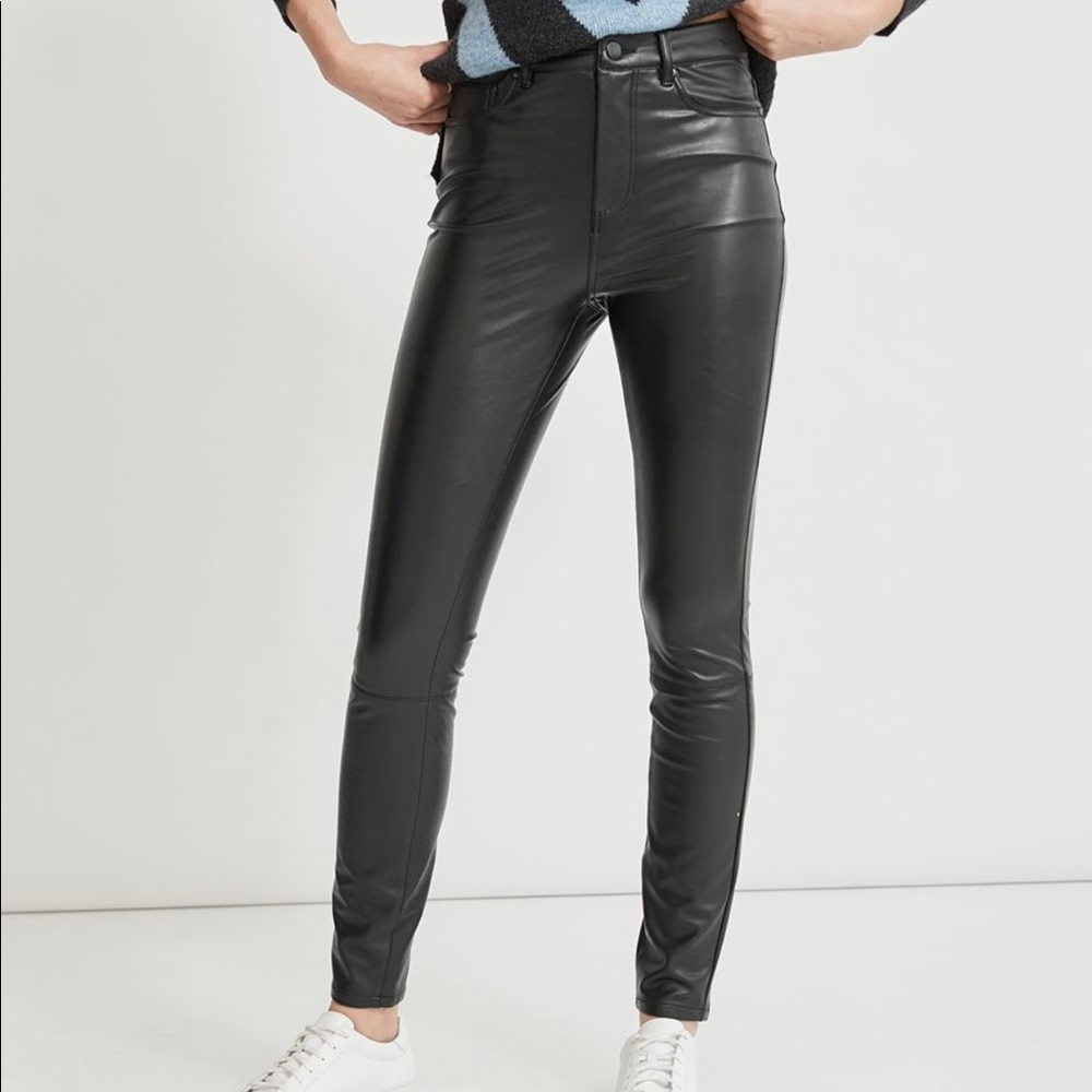 SOLD ✨ $4️⃣0️⃣ Faux Leather pants